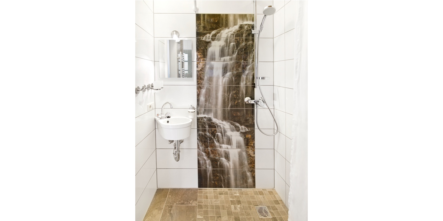 Badezimmer mit Dusche